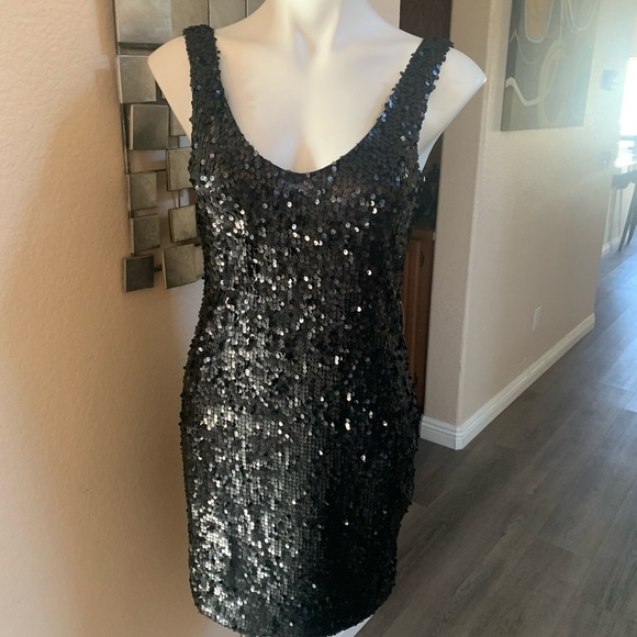 Dress - Picture 1 of 3